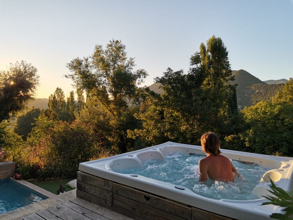 Nuit insolite avec jacuzzi en automne