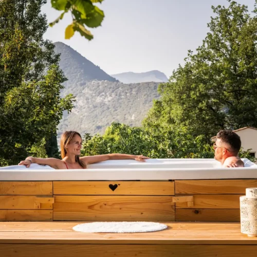 Jacuzzi privatif pour une nuit insolite à Nyons, proche de l’Ardèche