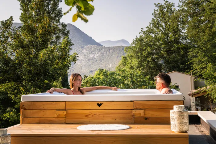 Jacuzzi privatif Bulles Olive Nuit insolite avec jacuzzi privatif