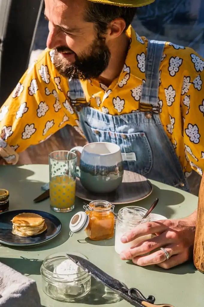 Petit-déjeuner local et maison