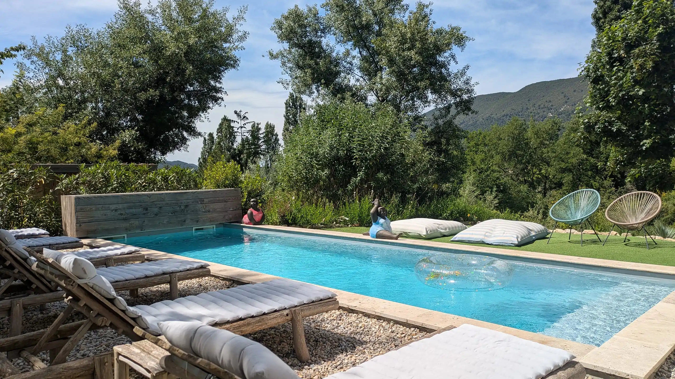 Nuit dans une bulle avec piscine