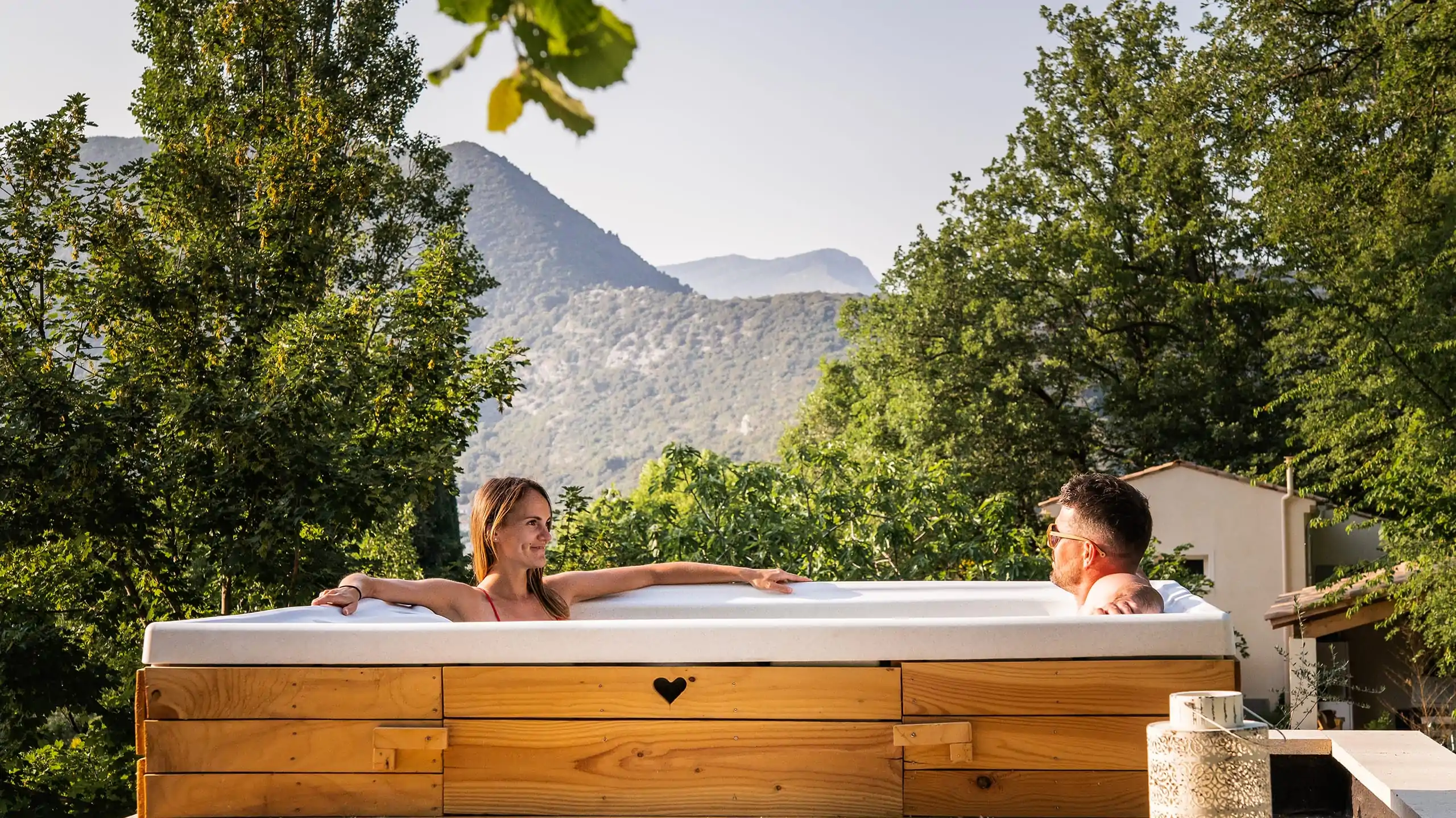 Dormir dans une bulle avec jacuzzi proche de la région PACA